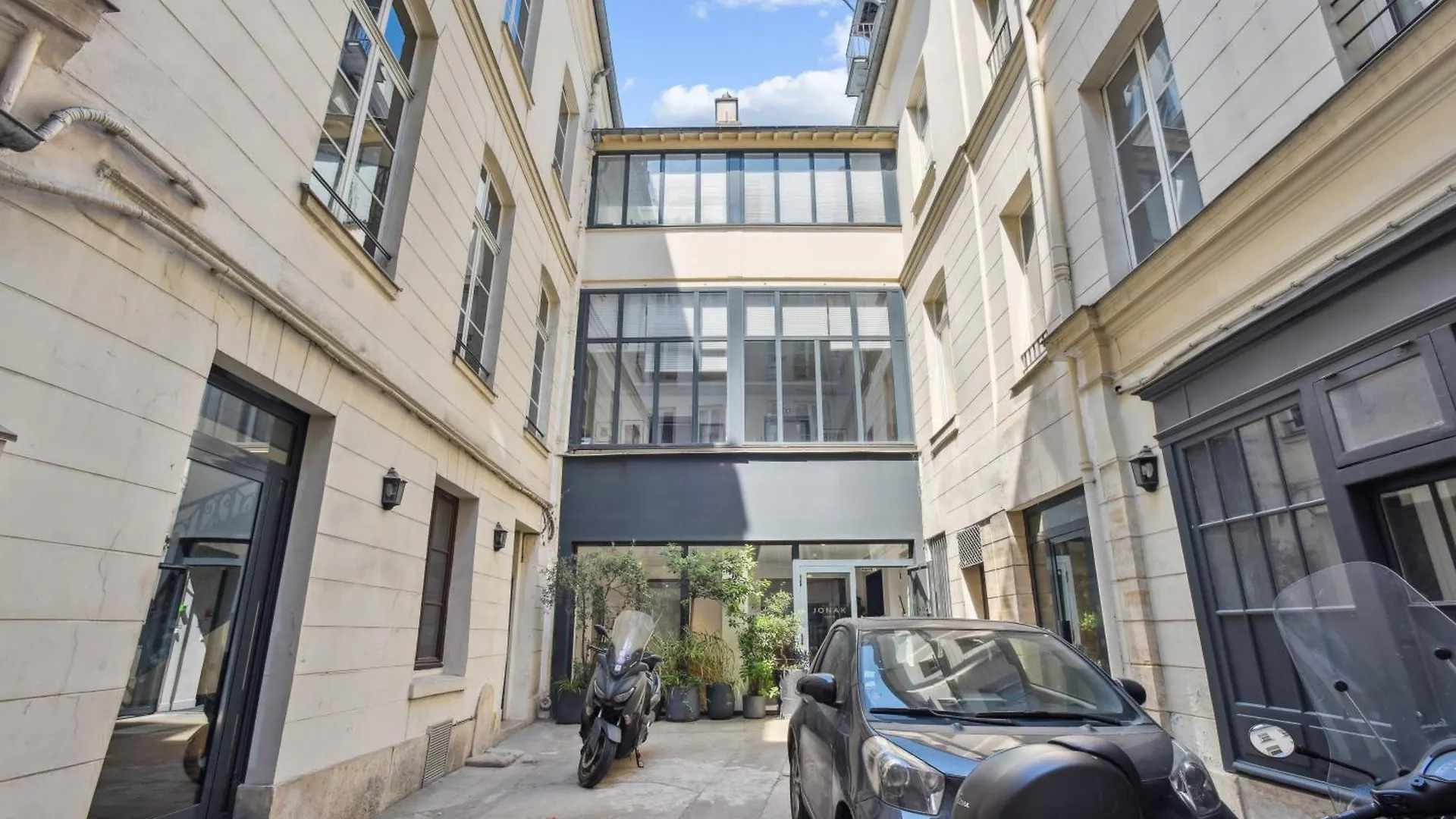 파리 Beau 3 Pieces Rue Poissonniere 아파트